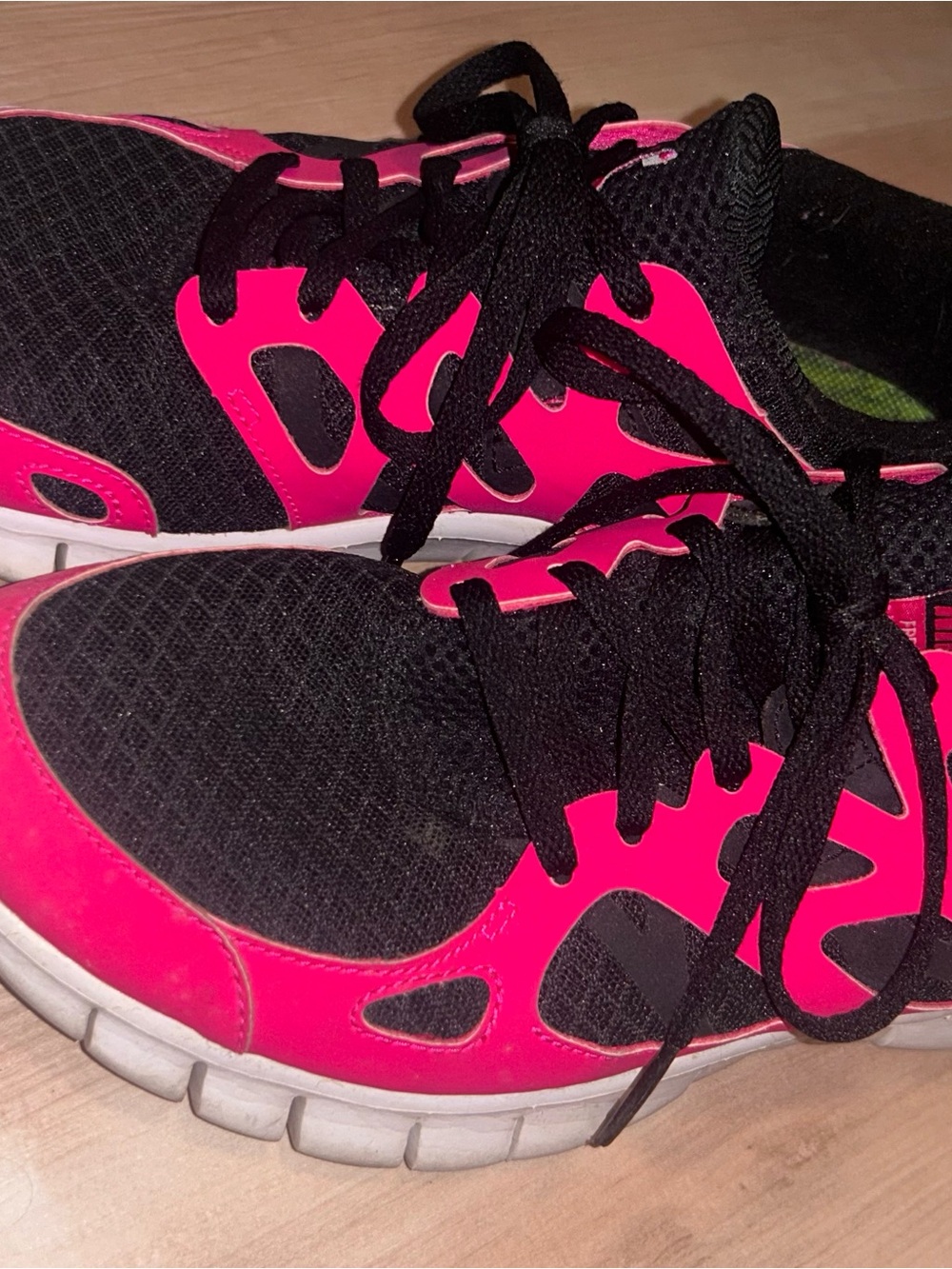 Nike Women’s Black & Hot Pink Running Sneakers